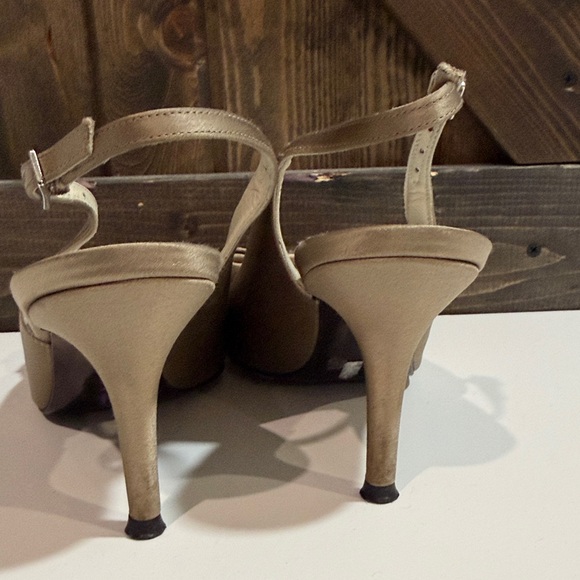 2/35$❤️Stuart Weitzman Tan Heels with Bow Detail - Picture 5 of 7